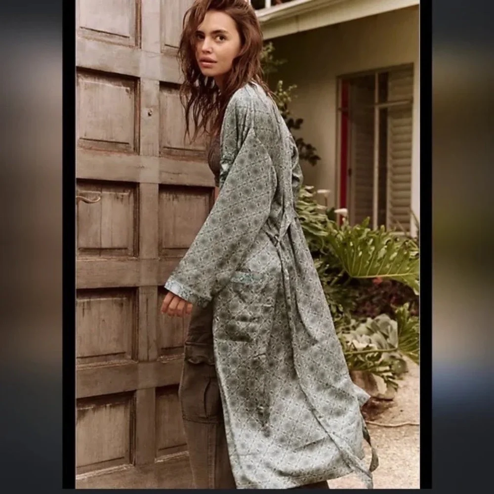 FREE PEOPLE Intimately Oasis House Robe in Stone Combo Size xs/S - Picture 1 of 5